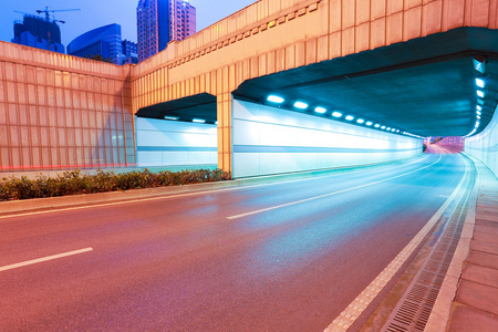 城市隧道路高架道路的夜景