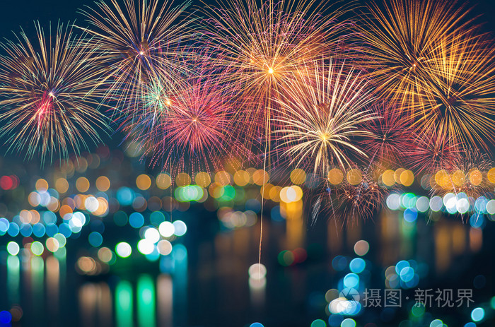 新的一年五彩缤纷的烟花