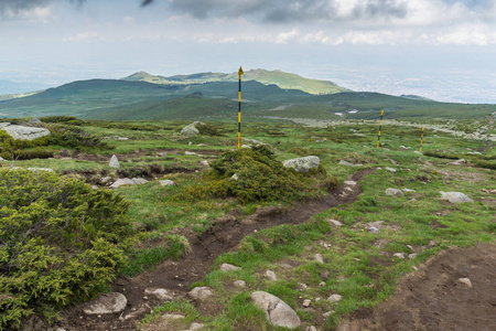 保加利亚索非亚市 Cherni Vrah 峰附近 Vitosha 山的壮观全景