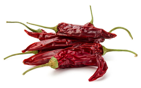 干的红辣椒或白色背景抠出一个孤立的卡宴辣椒照片