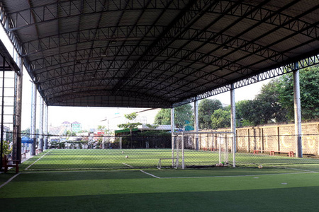 足球场小, 室内足球球场在体育馆内, 足球运动场户外公园与人造草坪