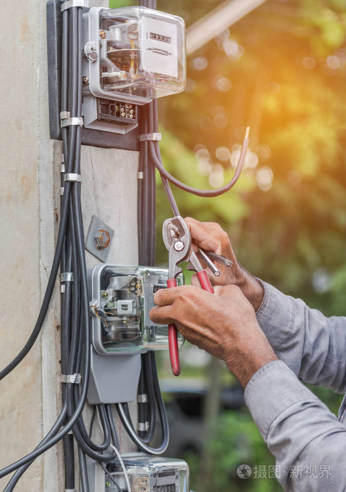 电工安装电能表测量电力线路配电 fuseboard