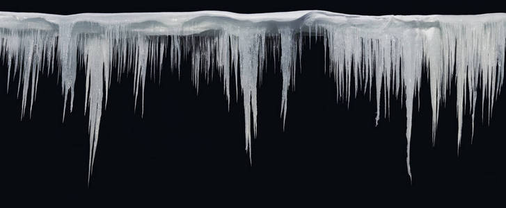 黑色背景上的冰柱图片-黑色背景上的冰柱素材-黑色背景上的冰柱插画