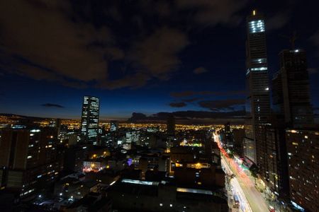 在哥伦比亚波哥大日落后, 屋宇署 Bacata 大厦的长期曝光