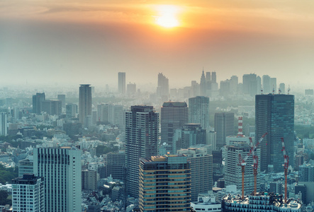 东京的地平线上，黄昏的鸟瞰图