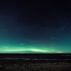 在波罗的海的激烈北极光 北极光