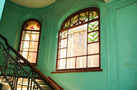 圣彼得堡 Kolokolnaya 街一栋住宅楼主要楼梯的内部