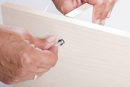 木工用螺丝刀工具修复木制板材图片