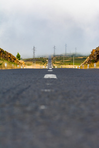 长而窄的道路风光图片