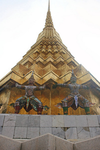 在垲寺举行的相撞金色切蒂的恶魔雕像。曼谷, 泰国
