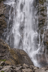南蒂罗尔最高的瀑布 Parcines 瀑布, 98 mt 高