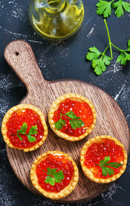 tartlets 与鲑鱼鱼子酱