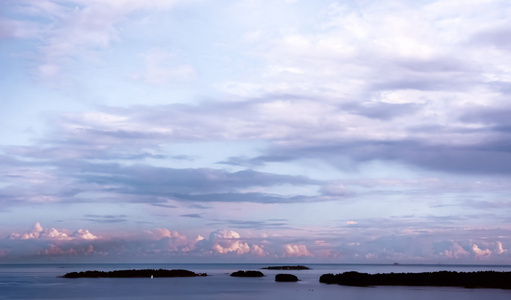波罗的海多云的天空，从芬兰埃斯波