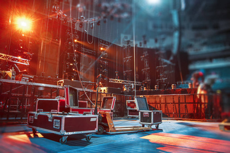 露天的性能准备露天演唱会的舞台照片