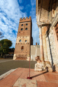 圣芝诺大教堂 XXi 世纪 的入口在维罗纳联合国教科文组织世界遗产网站, 意大利。被认为是意大利罗马式建筑的杰作之一
