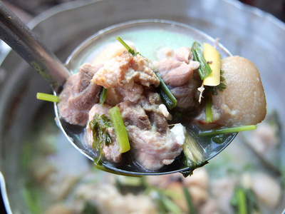 泰国菜, 猪肉骨煮辣汤