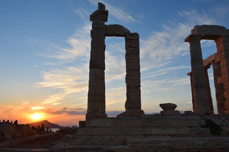 海神波塞冬神庙在海角 Sounion 阿提卡希腊在日落时