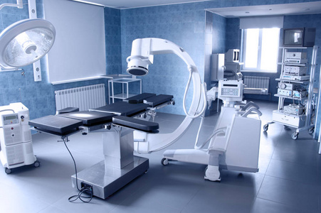 现代手术室的水平视图进行 x 光操作。医学和保健主题。色调蓝色