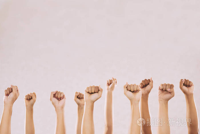 在空气中长大的人的拳头