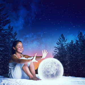 睡觉前做梦的女孩照片