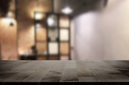 选择焦点空褐色木桌和咖啡馆或 restaurent 模糊背景与散景形象。为您的蒙太奇或产品展示