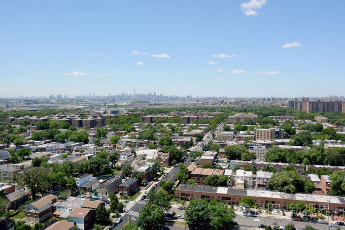 在背景的曼哈顿天际线的布朗克斯区的看法照片-正版商用图片0ta86a-摄