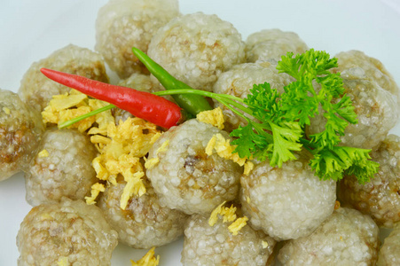 蒸木薯球填充猪肉 泰国名字是 Sakoo 赛 这个流行的咸味开胃菜