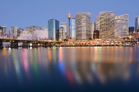城市景观的达令港悉尼新南威尔士州澳黄昏