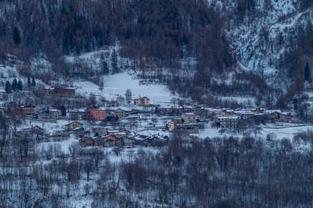 冬天的高山全景雪