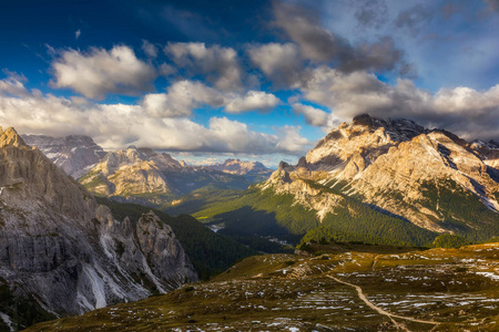 国家公园白云岩 Dolomiti, 著名的位置, 蒂罗尔, 阿尔卑斯, 意大利, 欧洲的伟大的看法。戏剧性和风景如画的场面。