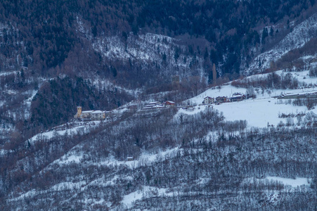 冬天的高山全景雪