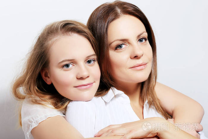 妈妈和青少年的女儿