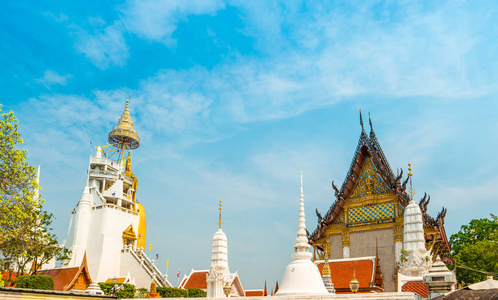 在曼谷 Wat Intharawihan 寺佛塔