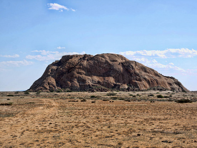 纳米比亚中部沙漠中的岩石丘陵