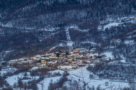 冬天的高山全景雪