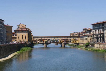 Veccio 大桥以阿诺河为反射的桥梁