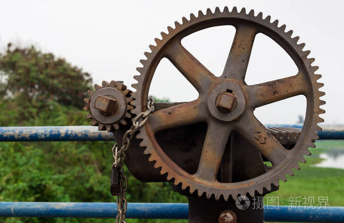 大坝齿轮系统是锁