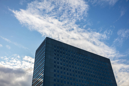 鹿特丹, 荷兰。低角度建筑对蓝天, 背景