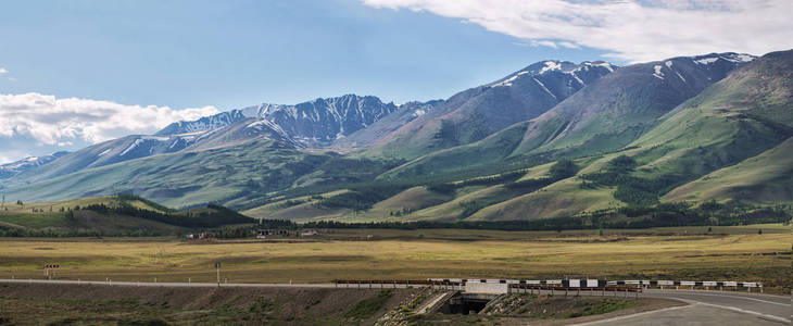 高山大道上的全景, 青山高雪山