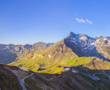 高 Tauern 山路在 Brennkogel 首脑会议的底部不同的方向, 从 Edelweissspitze 看