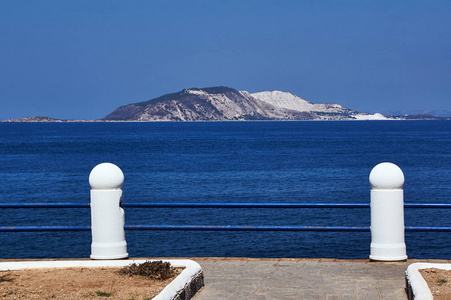 希腊 Nisiros 岛海滨的屏障