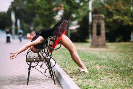 经典的伪造的板凳图片