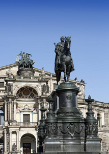 纪念碑对国王约翰在 Semperoper 歌剧大厦 之前德累斯顿