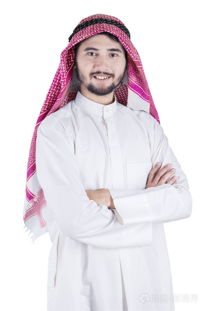 阿拉伯语的人把双臂交叉起来在工作室