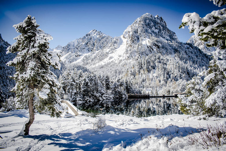 雪季节山与雪, 冬天风景