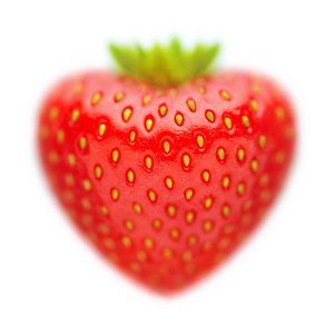 草莓上带有白色背景模糊