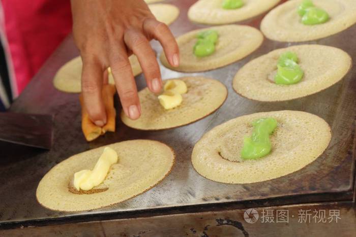 做煎饼是美味的街头食品