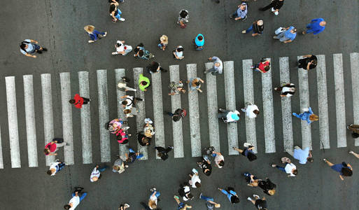许多人行道图片-许多人行道素材-许多人行道插画-摄图新视界
