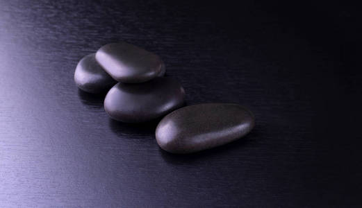 黑色的石头做泰国 spa 黑色木制背景