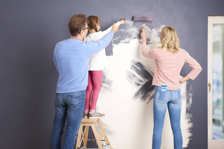 快乐家庭绘画墙